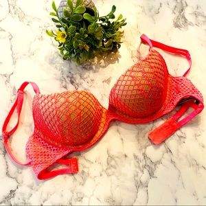 Victoria’s Secret Lightly Lined Plunge Bra